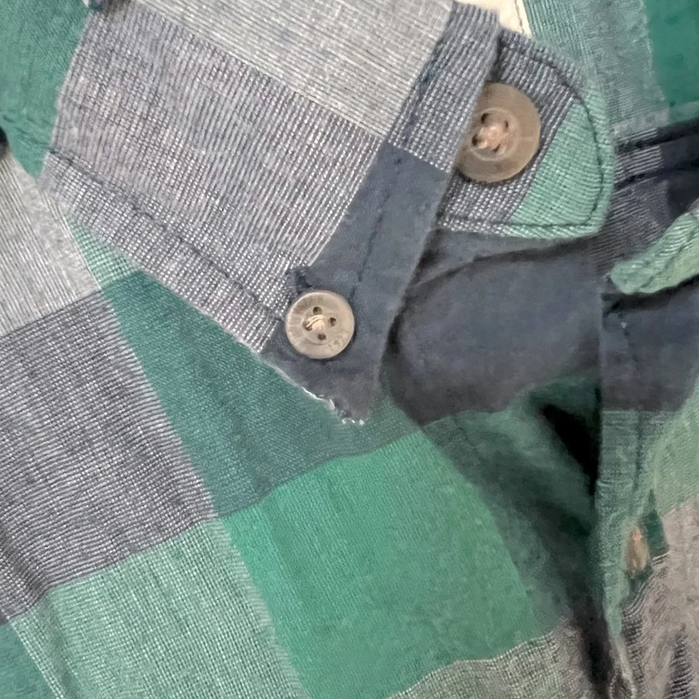 Hollister Plaid Poplin Long Sleeve Button Down Shirt - Picture 8 of 14